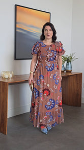 Vestido Longo Tule Estampado Com Babados Marrom